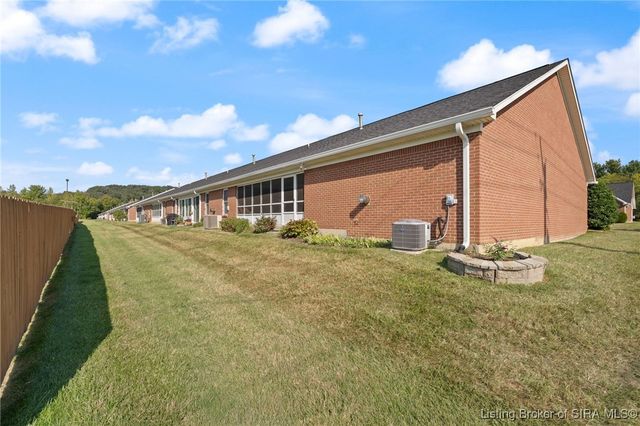 102 Crown Court, New Albany, IN 47150