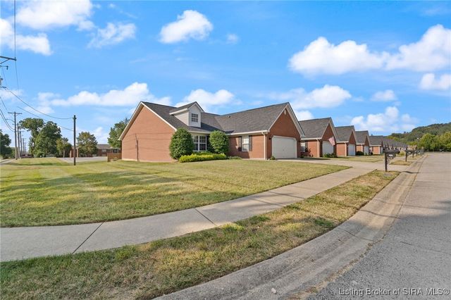 102 Crown Court, New Albany, IN 47150