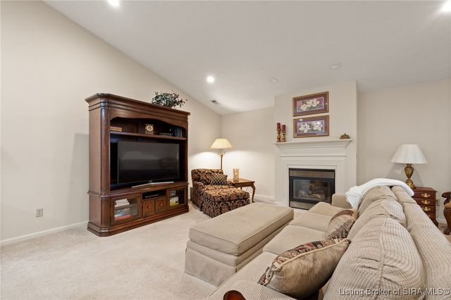 102 Crown Court, New Albany, IN 47150