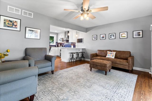 7205 Kidwell Road, Downers Grove, IL 60516