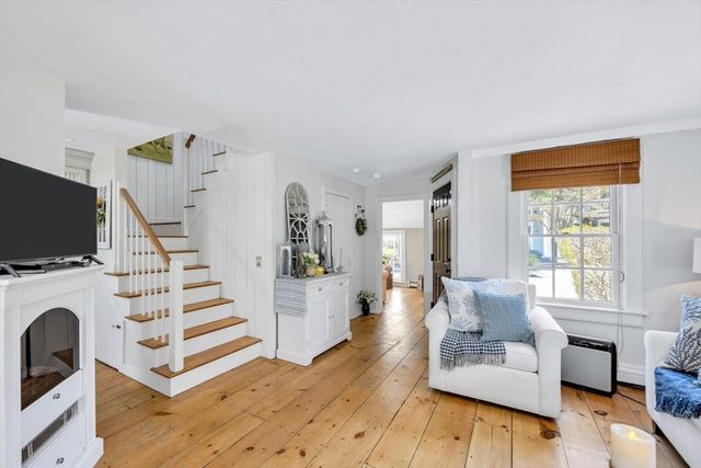 28 Flying Cloud Cir 28, Mashpee, MA 02649