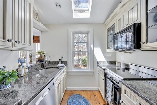 28 Flying Cloud Cir 28, Mashpee, MA 02649