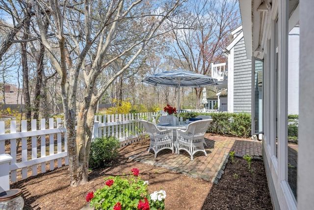 28 Flying Cloud Cir 28, Mashpee, MA 02649