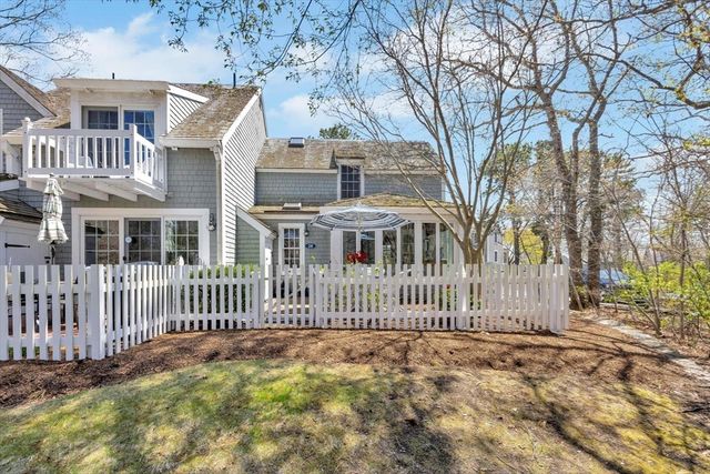 28 Flying Cloud Cir 28, Mashpee, MA 02649