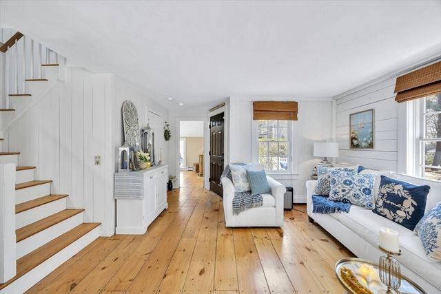 28 Flying Cloud Cir 28, Mashpee, MA 02649