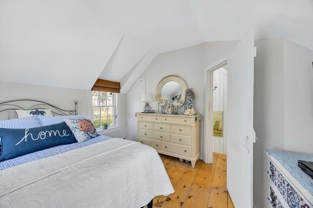 28 Flying Cloud Cir 28, Mashpee, MA 02649