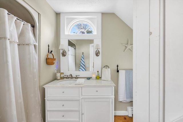 28 Flying Cloud Cir 28, Mashpee, MA 02649