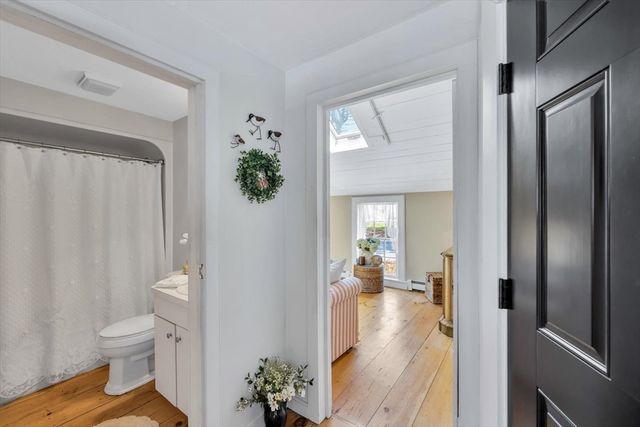 28 Flying Cloud Cir 28, Mashpee, MA 02649