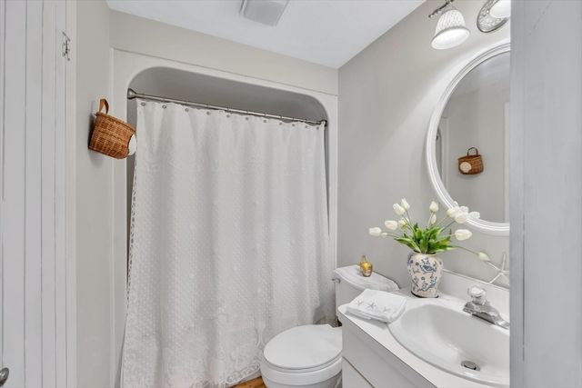 28 Flying Cloud Cir 28, Mashpee, MA 02649