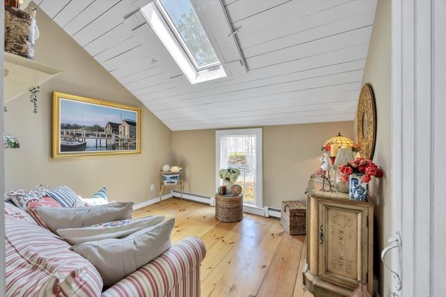 28 Flying Cloud Cir 28, Mashpee, MA 02649