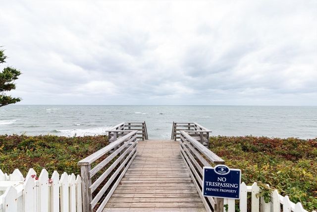 28 Flying Cloud Cir 28, Mashpee, MA 02649