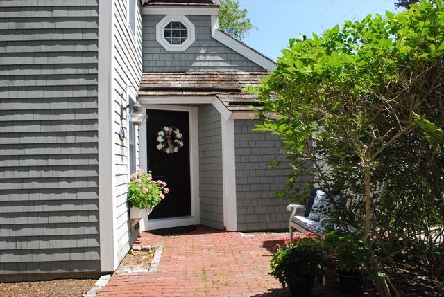 28 Flying Cloud Cir 28, Mashpee, MA 02649