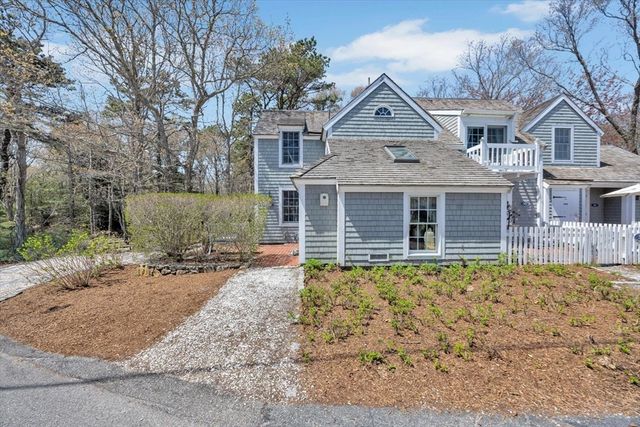28 Flying Cloud Cir 28, Mashpee, MA 02649