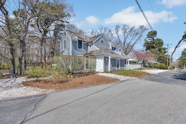 28 Flying Cloud Cir 28, Mashpee, MA 02649