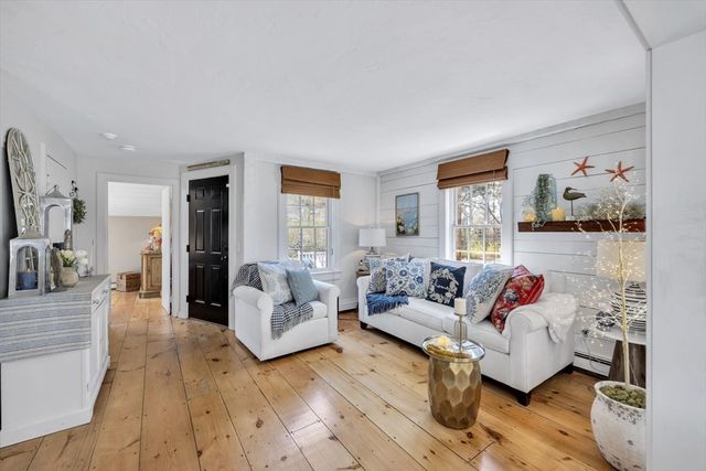 28 Flying Cloud Cir 28, Mashpee, MA 02649