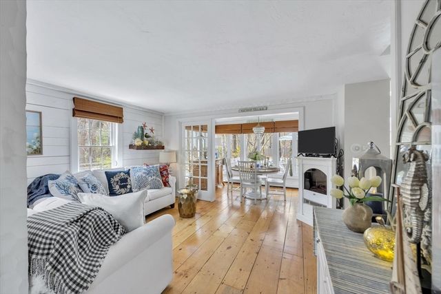28 Flying Cloud Cir 28, Mashpee, MA 02649