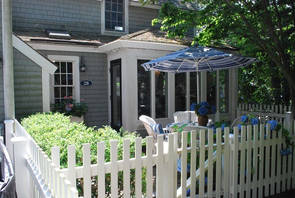 28 Flying Cloud Cir 28, Mashpee, MA 02649