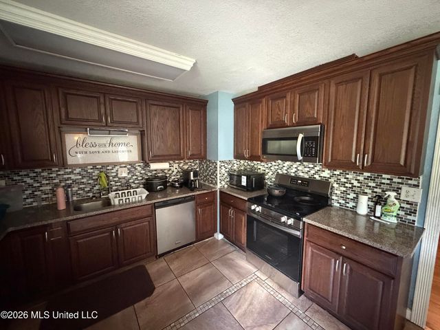 2184 Alice Drive, Biloxi, MS 39531