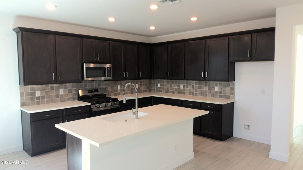 Image 3 of property listing at 15209 W GRAY FOX Trail, Surprise, AZ 85387