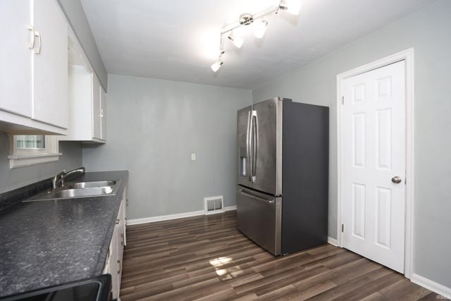 2016 E Riverside Drive, Evansville, IN 47714