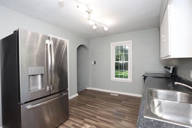 2016 E Riverside Drive, Evansville, IN 47714