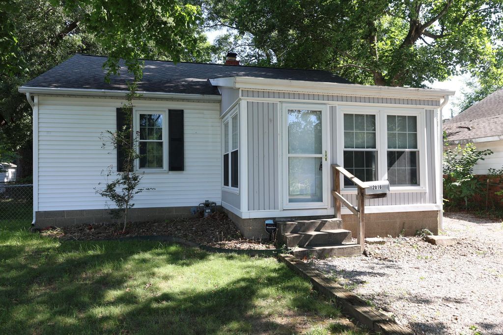 2016 E Riverside Drive, Evansville, IN 47714