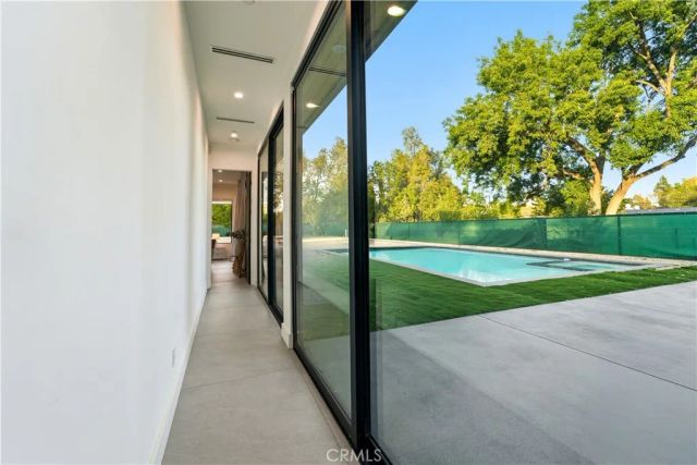 23227 Burbank Boulevard, Woodland Hills, CA 91367