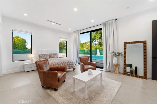 23227 Burbank Boulevard, Woodland Hills, CA 91367