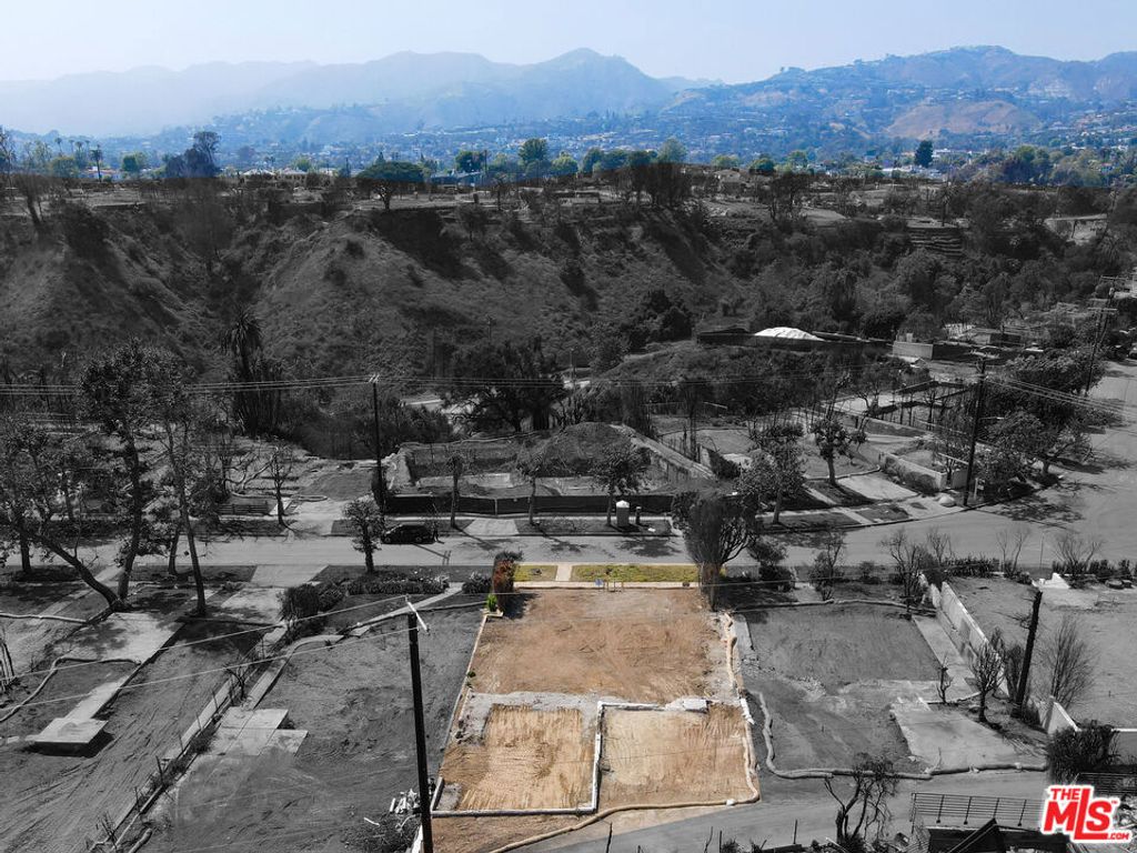 Image 5 of property listing at 582 Radcliffe Avenue, Pacific Palisades, CA 90272