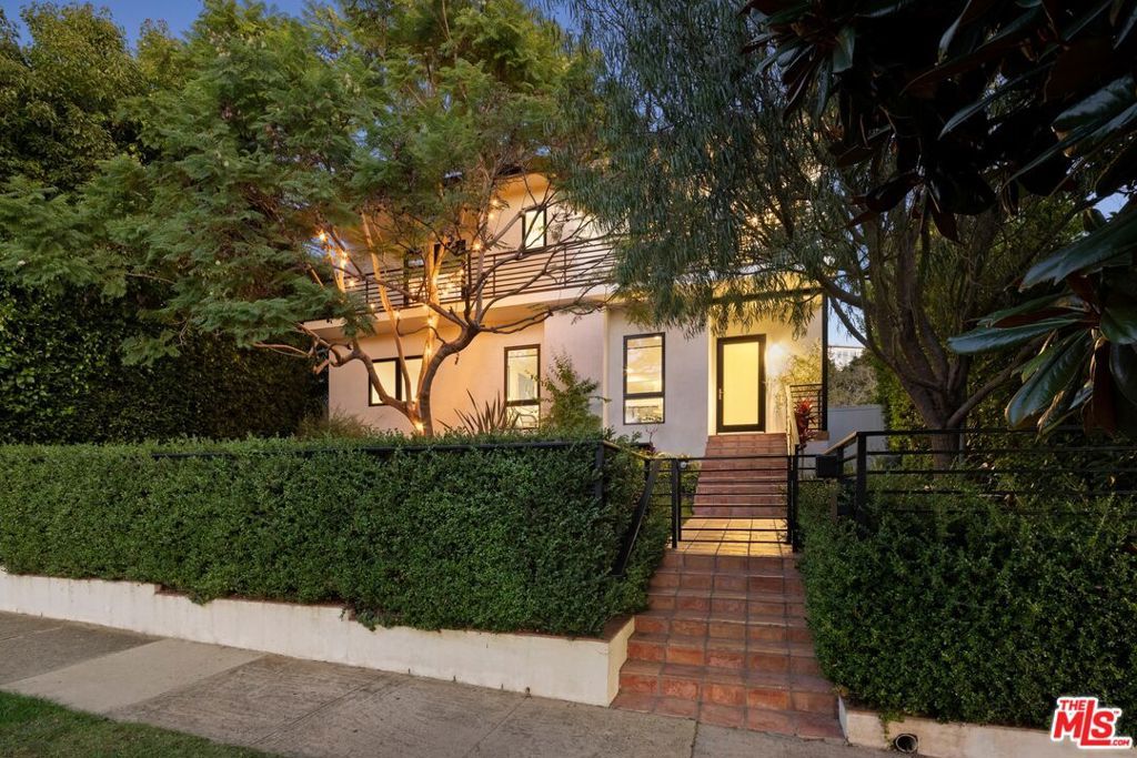 Image 7 of property listing at 582 Radcliffe Avenue, Pacific Palisades, CA 90272