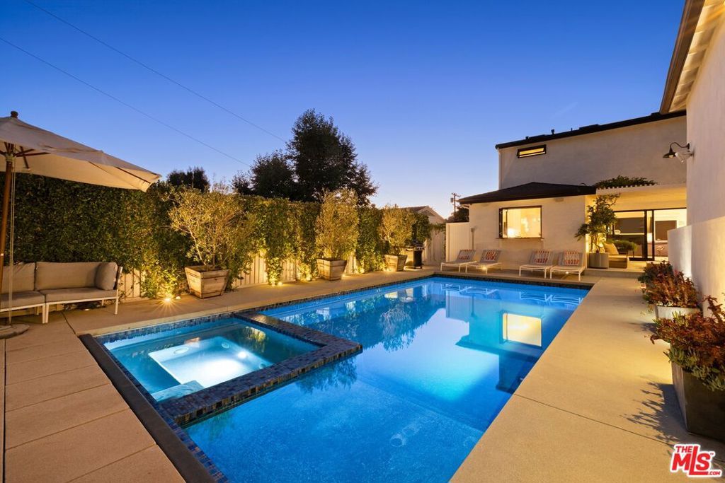Image 8 of property listing at 582 Radcliffe Avenue, Pacific Palisades, CA 90272