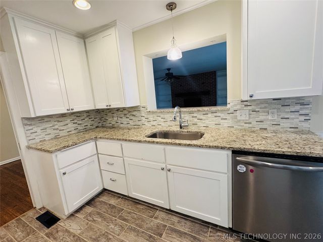 202 N Moccasin Place, Sapulpa, OK 74066