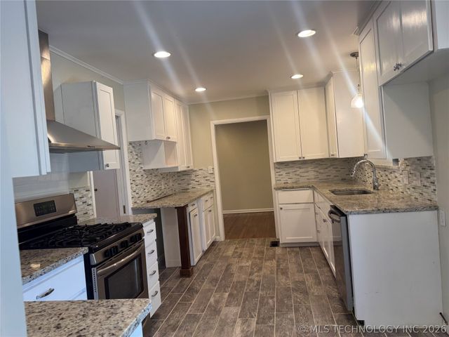 202 N Moccasin Place, Sapulpa, OK 74066