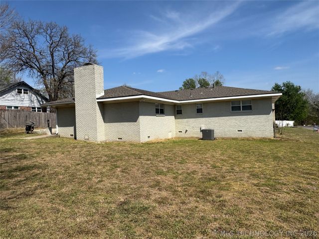 202 N Moccasin Place, Sapulpa, OK 74066