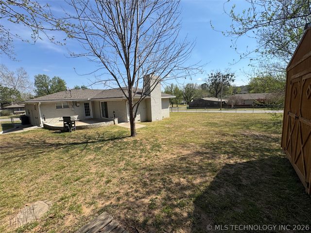 202 N Moccasin Place, Sapulpa, OK 74066