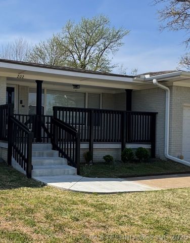 202 N Moccasin Place, Sapulpa, OK 74066