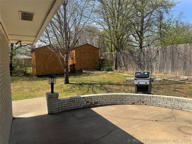 202 N Moccasin Place, Sapulpa, OK 74066