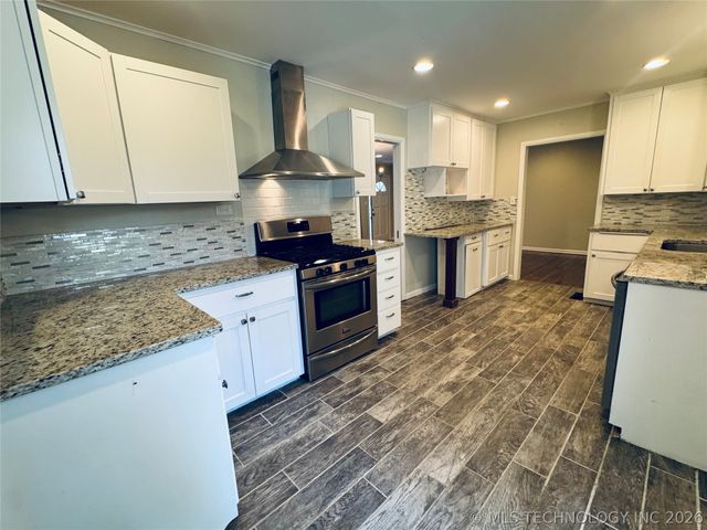 202 N Moccasin Place, Sapulpa, OK 74066