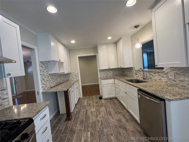 202 N Moccasin Place, Sapulpa, OK 74066