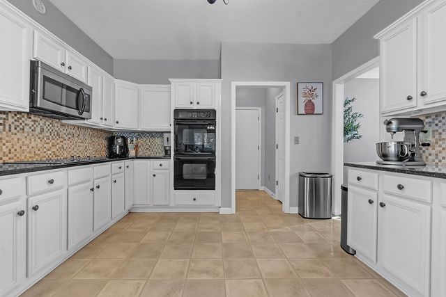 9694 LEEWARD SLOPES DR, Lakeland, TN 38002