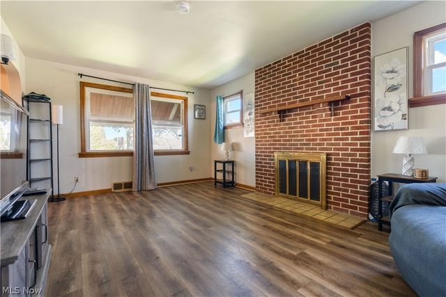 267 26th Street NW, Barberton, OH 44203