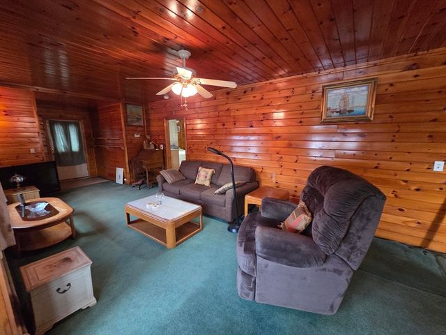 54 Slocum St, Acushnet, MA 02743