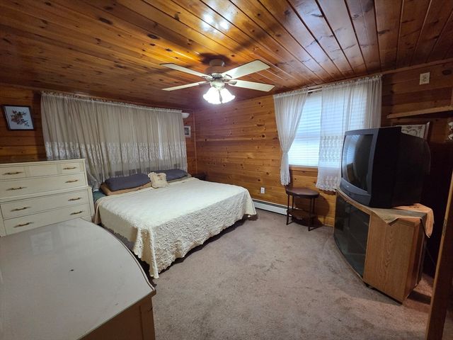 54 Slocum St, Acushnet, MA 02743