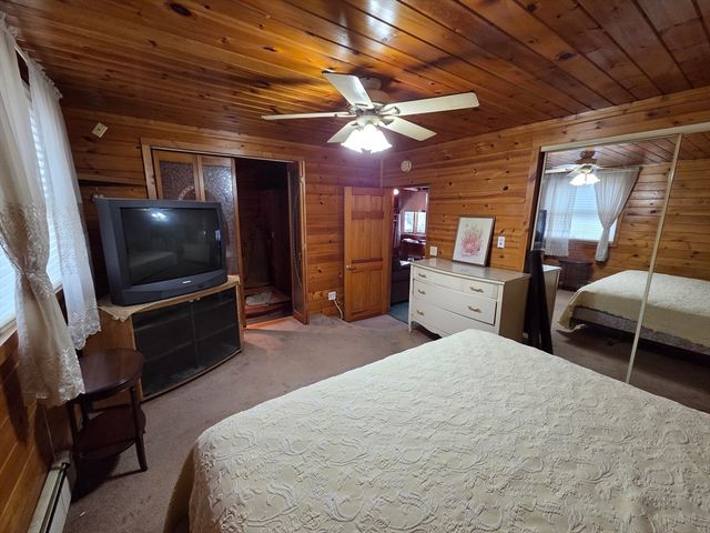 54 Slocum St, Acushnet, MA 02743