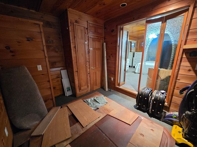 54 Slocum St, Acushnet, MA 02743