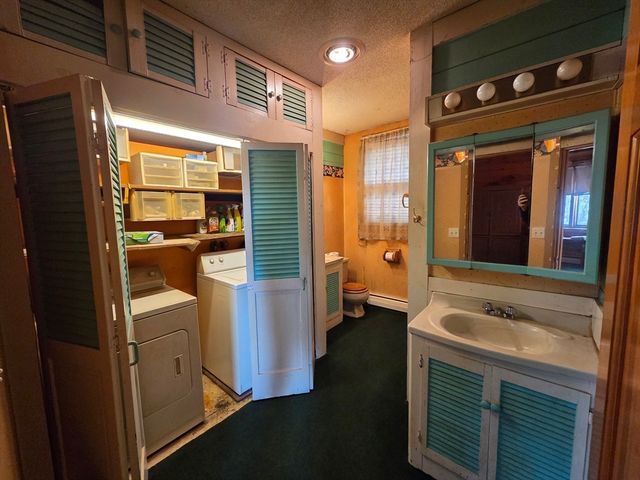 54 Slocum St, Acushnet, MA 02743