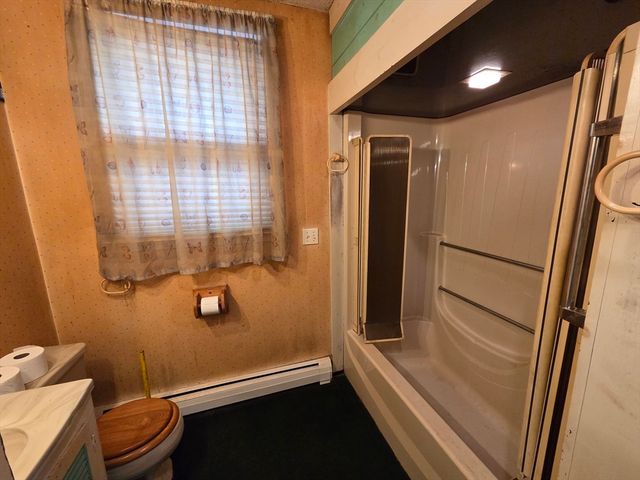 54 Slocum St, Acushnet, MA 02743