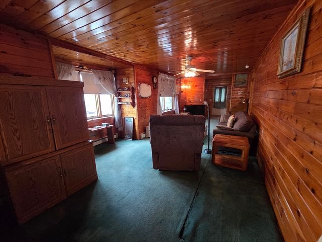 54 Slocum St, Acushnet, MA 02743