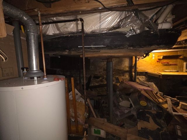 54 Slocum St, Acushnet, MA 02743