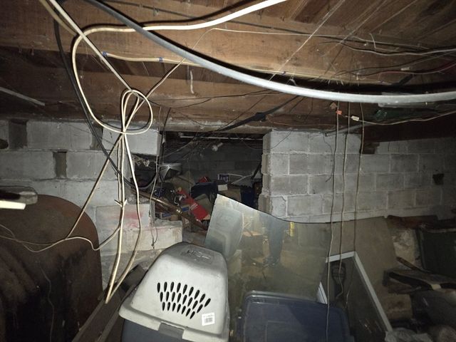 54 Slocum St, Acushnet, MA 02743